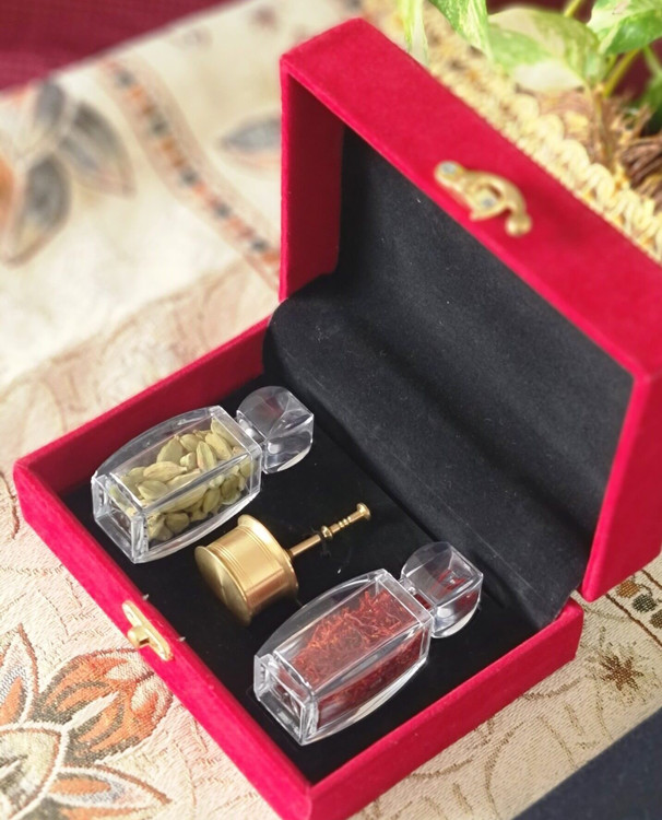 جعبه مخمل زعفران و هل