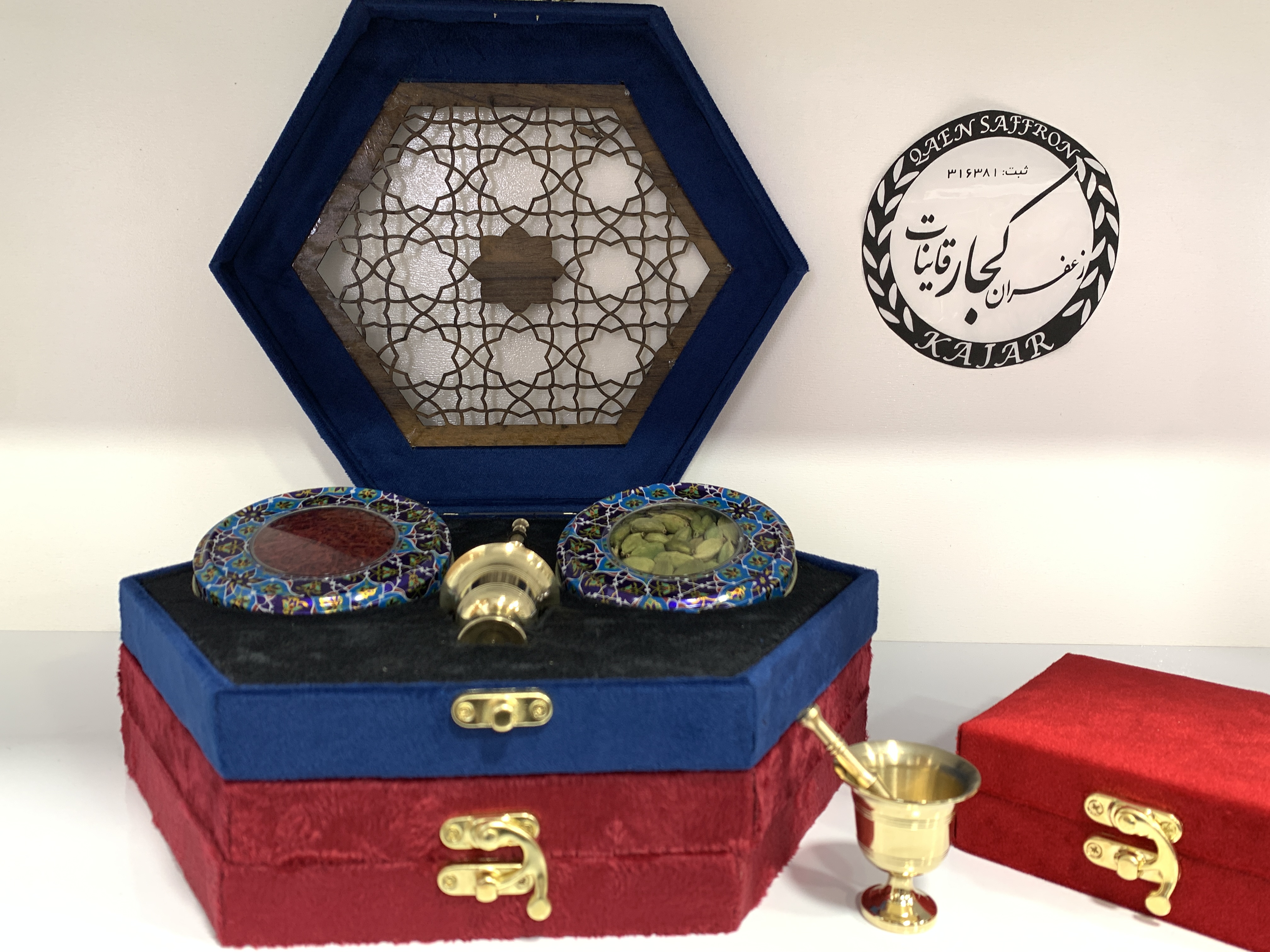 پک هدیه مخمل شش ضلعی با یک مثقال زعفران و 10 گرم هل