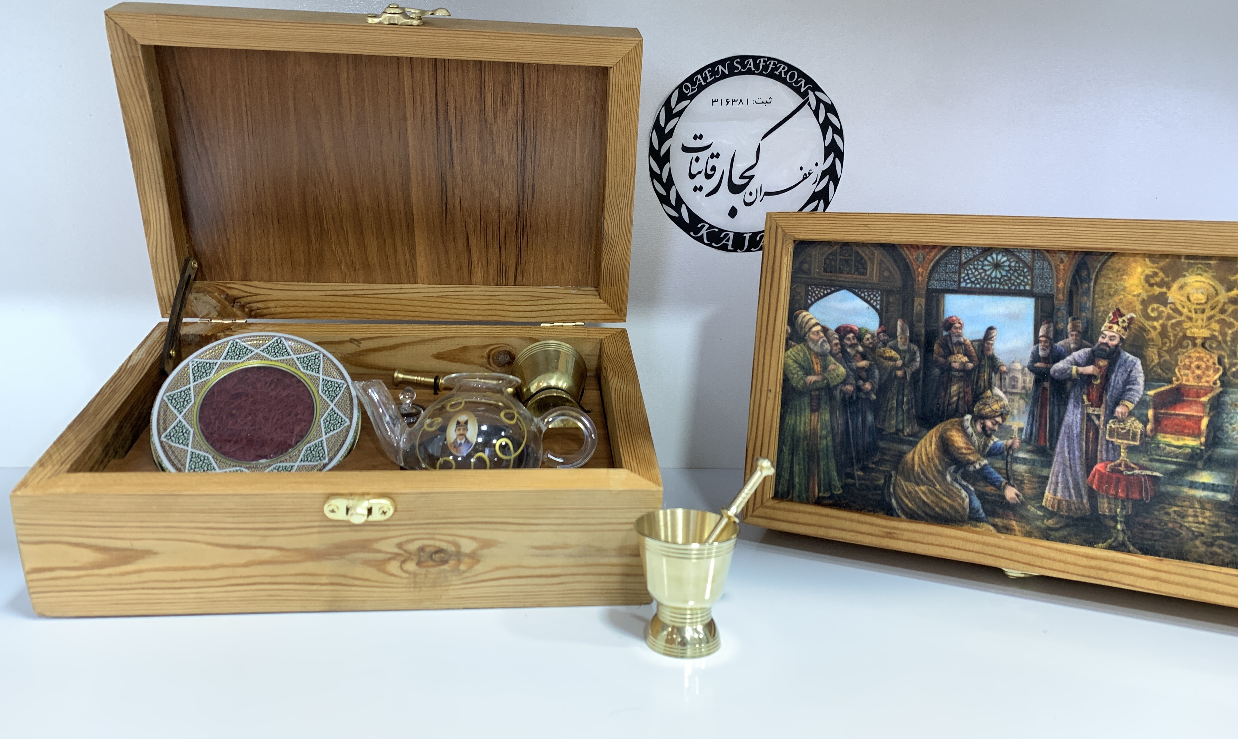 پک هدیه چوبی طرح شاهان با یک مثقال زعفران